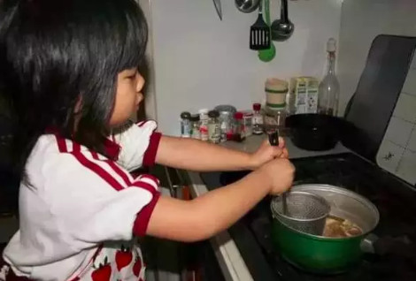 蔡少芬6岁女儿厨艺爆棚：为什么要让孩子学会做饭，这是我见过最好的答案11